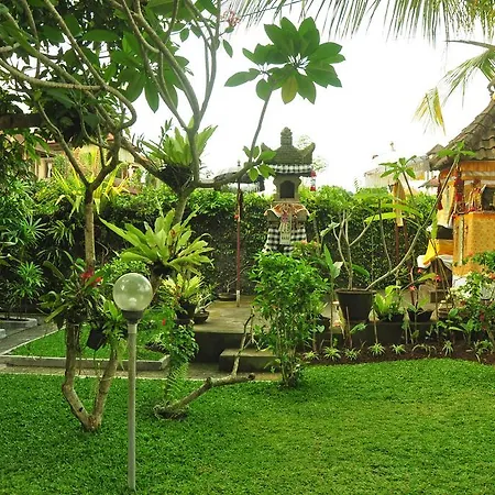 Three Dewi\'S Guest House